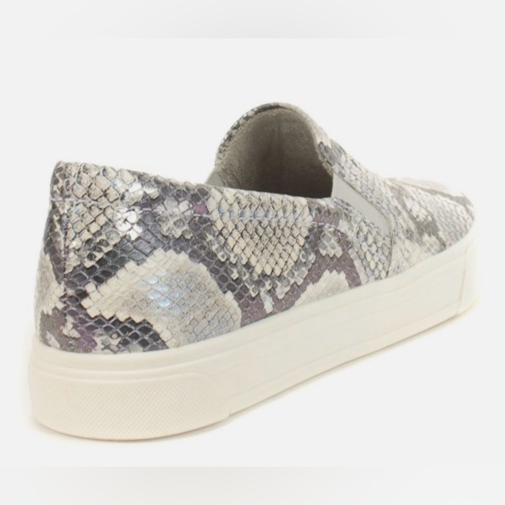 NWOT NATURALIZER AILEEN MERMAID SNAKE PRINT SNEAKERS 7.5 MED DISPLAY PAIR - Picture 3 of 14